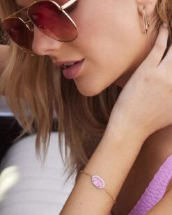 Barbie™ X Kendra Scott Gold Elaina Satellite Reversible Bracelet In Pink Iridescent Glitter Glass -Jewelry Shop Kendra Scott Barbie Elaina Satellite Bracelet Pink Iridescent Glitter Glass Gold 00