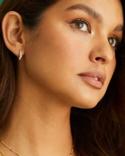 Davie 18k Gold Vermeil Huggie Earrings In White Topaz -Jewelry Shop Kendra Scott Davie Huggie Earring White Topaz Gold Vermeil 01