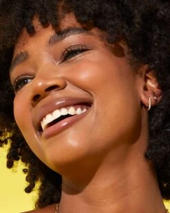 Ellen Luxe 18k Gold Vermeil Huggie Earrings In White Sapphire -Jewelry Shop Kendra Scott Ellen Huggie Earring Pave Gold Vermeil 01