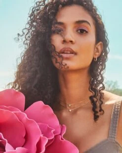 Ellen Huggie Earrings In 18k Gold Vermeil -Jewelry Shop Kendra Scott Ellen Huggie Earrings 18K Gold Vermeil 02