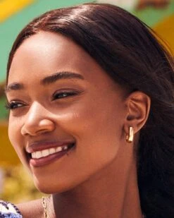 Ellen Wide Huggie Earrings In 18k Gold Vermeil -Jewelry Shop Kendra Scott Ellen Wide Huggie Earring Gold 01