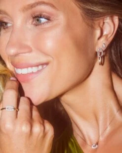 Elisa 14k Yellow Gold Interlocking Pendant Necklace In White Diamond -Jewelry Shop Kendra Scott Interlocking Elisa Pendant Necklace Yellow Gold 01