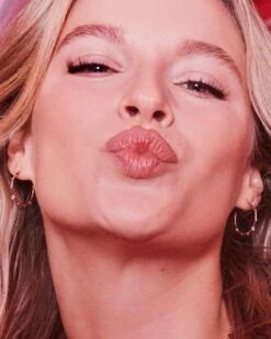 Michelle 14k Yellow Gold Hoop Earrings In White Diamond 12 Michelle 14k Yellow Gold Hoop Earrings In White Diamond -Jewelry Shop Kendra Scott Michelle Hoop Earrings Yellow Gold 02