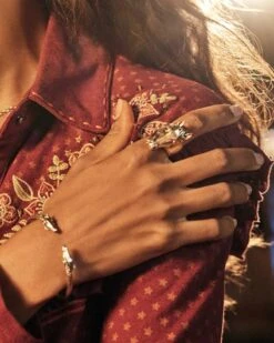 Beau Cocktail Ring In Vintage Silver -Jewelry Shop kendra scott beau cuff bracelet vintage silver 00