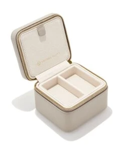 Small Travel Jewelry Case In Taupe -Jewelry Shop kendra scott wolf small zip jewelry case taupe 01